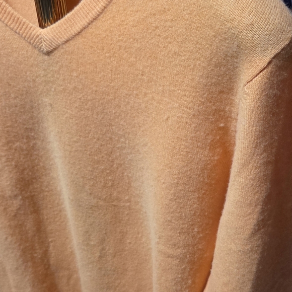 Club Room Men's 100% Cashmere Orange V Neck Lightweight Sweater Size Medium - Picture 3 of 5